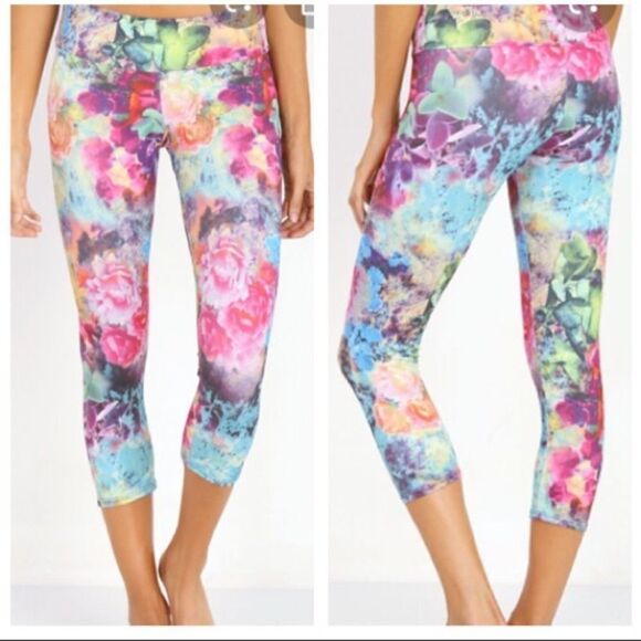 ONZIE SKY FLORAL WATERCOLOR CAPRI LEGGINGS - Picture 1 of 8
